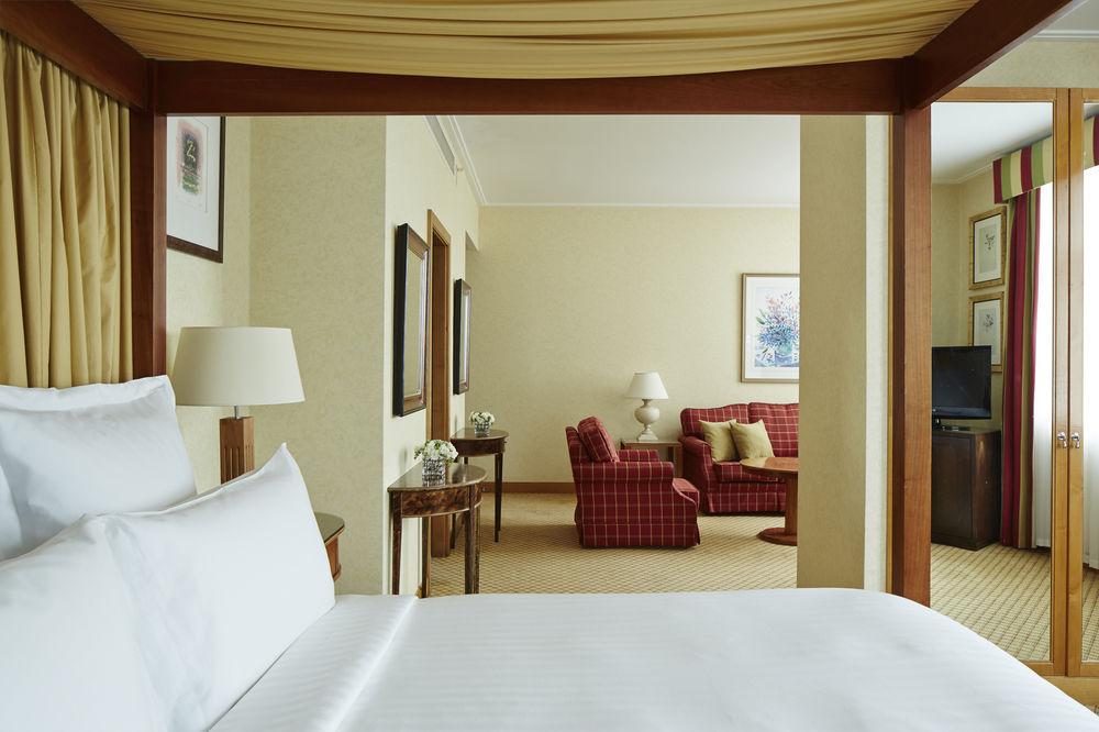 Delta Hotels By Marriott Бекслихет Экстерьер фото